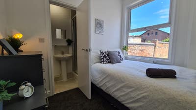 En-Suite Rooms | Rood End Road Main Photo