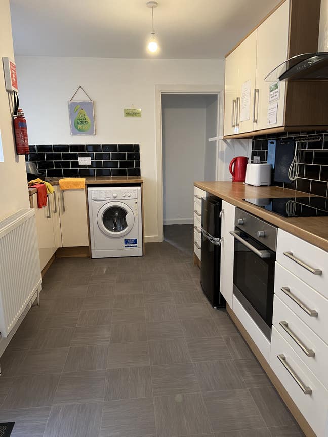 Beautiful fully furnished 2-bedroom student house  Main Photo