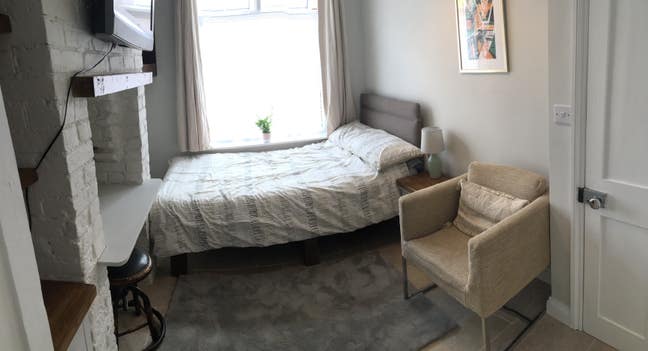 Light, modern, double room in a great location Main Photo