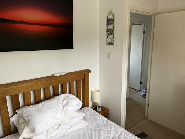 Double bed room to let Main Photo