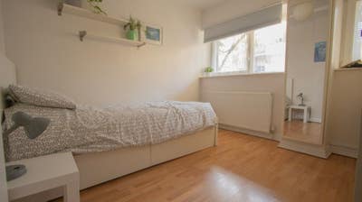 Large single Bedroom Main Photo