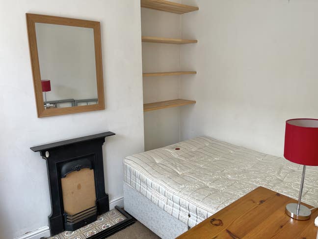 Room for a mature student/young prof. Avail 1/10 Main Photo