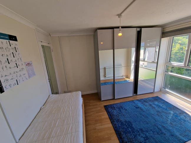 Double Room East Brighton Park Main Photo