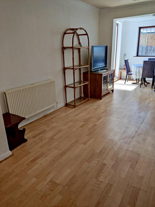 Lovely Large Room, N18 Main Photo