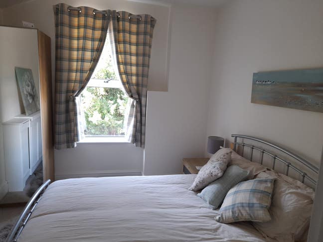 Double room to rent from Monday to Thursday night Main Photo