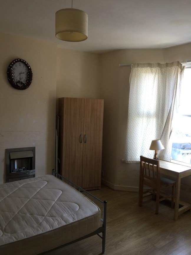 Double room with double bed for single person  Main Photo