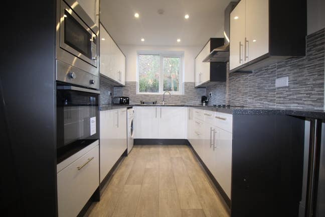 Double bedroom in the heart of southsea Main Photo