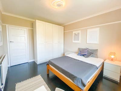 Fab Large Room with Parking by E. Croydon Station! Main Photo