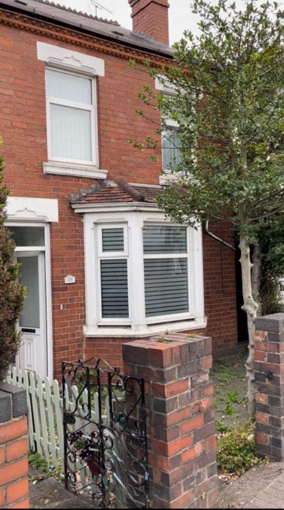 Double room to let in Victorian house near UHCW Main Photo