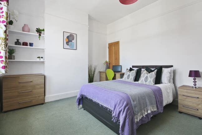 Fantastic Double 5 Mins Walk to County Hospital Main Photo