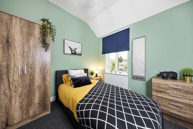 Last room available in Tomkinson Road house-share Main Photo
