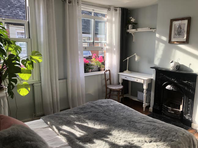 Central Location, private bathroom, one housemate Main Photo