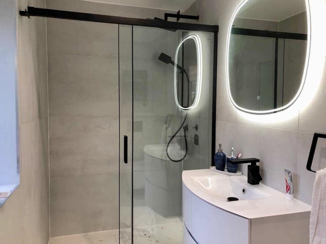 Newly refurbished large double room with en-suit Main Photo