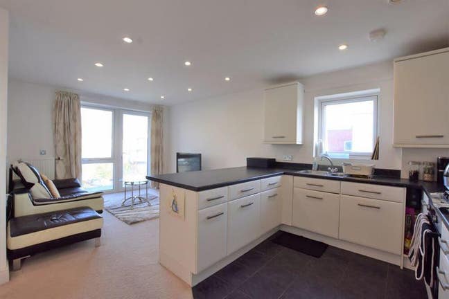 Modern 2 Bed 2 Bath 10 Mins to South Harrow Stn Main Photo