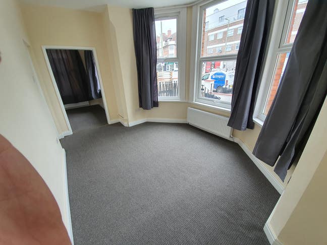 1 bedroom ground floor flat with private entrance  Main Photo