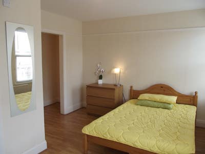 Fabulous en-suite in town centre  &pound;695/m 30 Sep  Main Photo