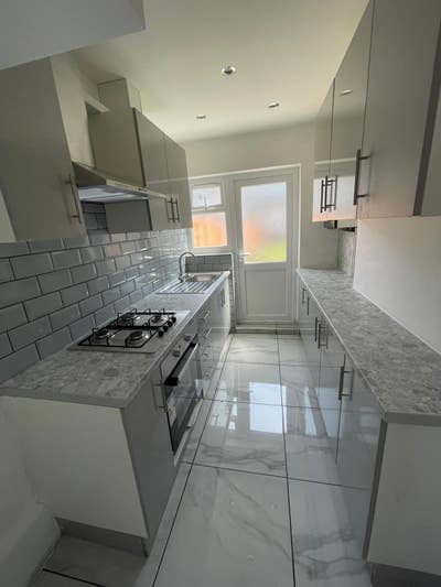 Single Room in a Brand New House Main Photo