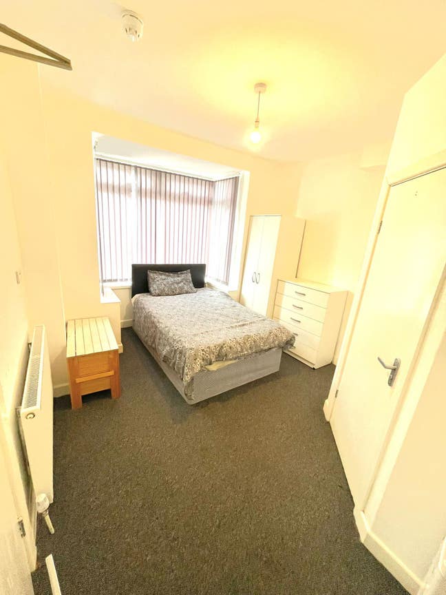 En suite room available in supported accomodation Main Photo