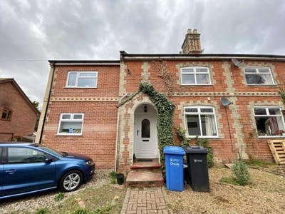 Beautiful 5 Bedroom 3 Bathroom House Next to UEA Main Photo
