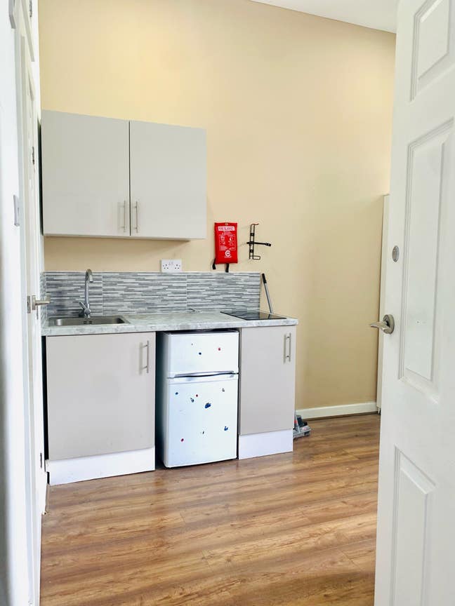 Refurbished Bedsit Studio: All Bills Included  Main Photo