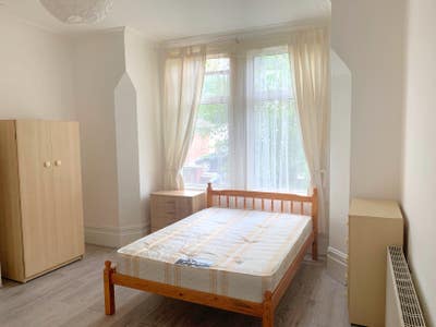 Double Bedroom for Couples or Single. ALL BILLS Main Photo