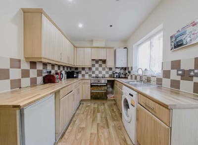 Lovely En-suite Room - All Inclusive!!! Main Photo