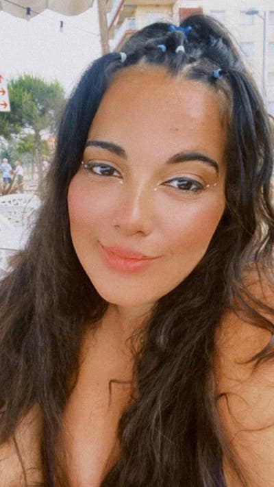 I am a professional/student female aged 28. I... Main Photo