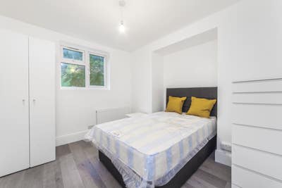 Spacious En-Suite Rooms in a Cozy, Welcoming Home Main Photo