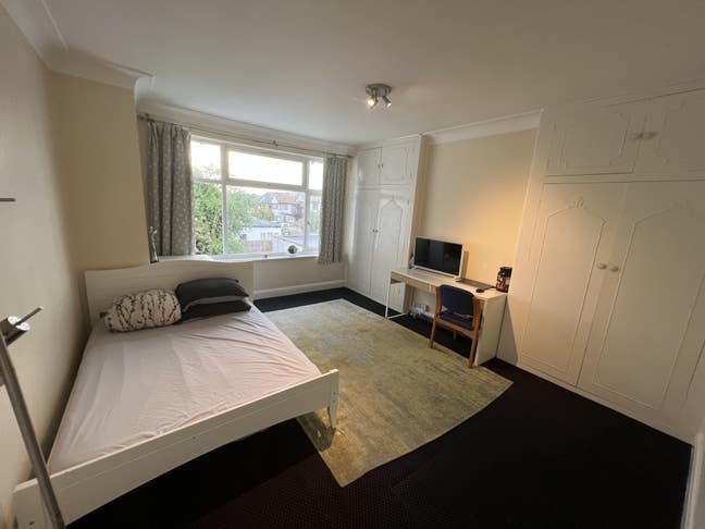 🏡 Spacious Room in 3-Bed Flat – Hendon Central 🚇 Main Photo