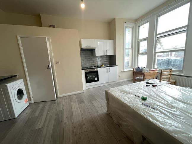 Studio Flatall Bills Included/No Deposit Main Photo