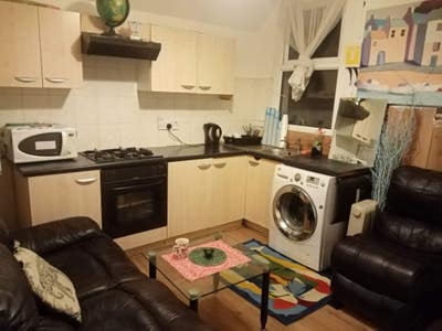 London Room, available for rent  Main Photo