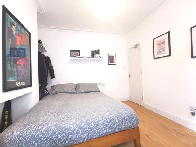 Lovely large double room near city centre Main Photo