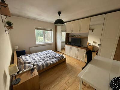 Double room in a settled, friendly flatshare Main Photo