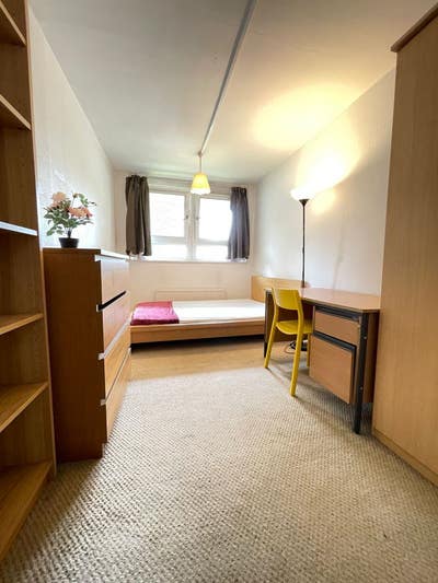 5 Bedroom Flat - Arsenal Tube Station  Main Photo