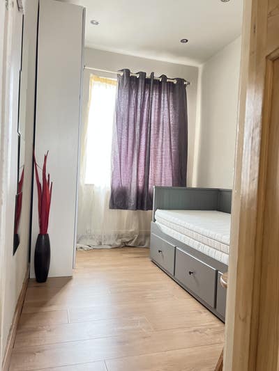 Single ,medium room Main Photo