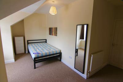 Spacious room close to city centre. Bills inc  Main Photo