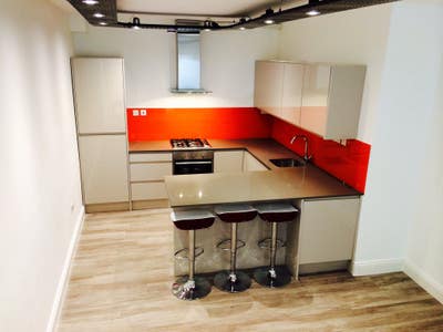 Spacious 4 Double Bed Garden Flat with 2 Bathrooms Main Photo