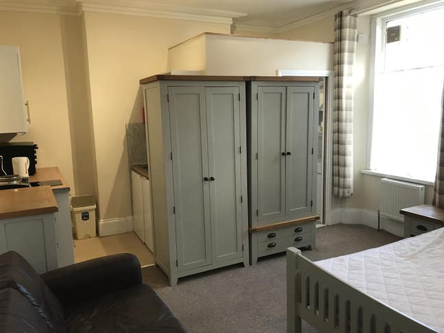 Furnished Studio - Ensuite + Kitchenette Main Photo