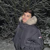 Looking for my dad Main Photo