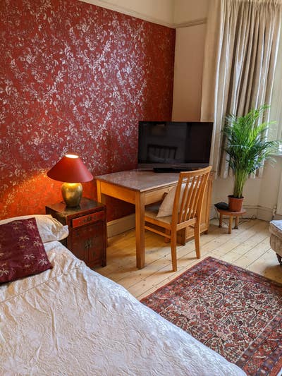 Lge furnished room for short lets in Chorlton Main Photo