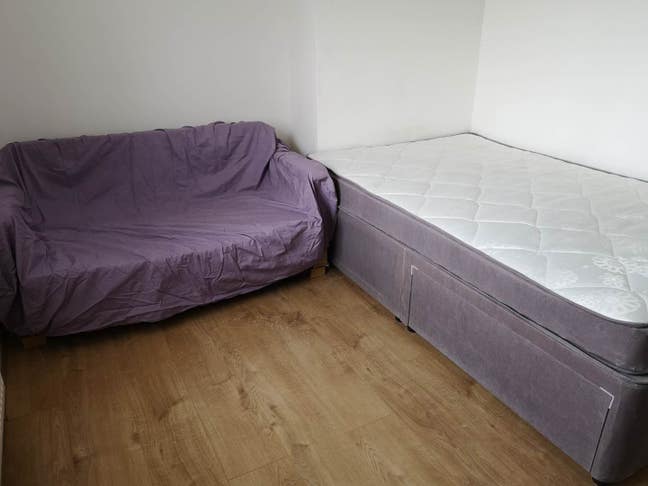  Double  bedroom with new fridge- in your  bedroom Main Photo