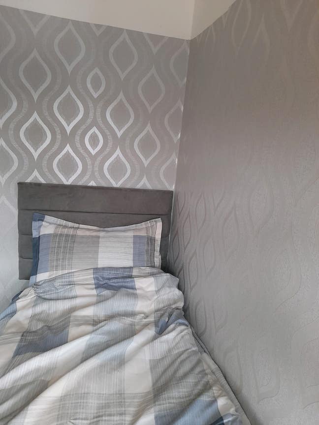 A single (small room) bedroom is available to rent Main Photo