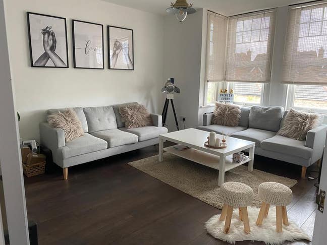 Large newly refurbished double room to rent Main Photo