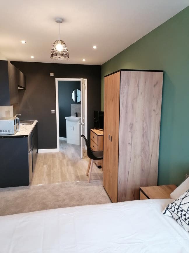 HMO: 1 Studio bedroom with ensuite & kitchenette Main Photo