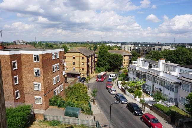 Spacious 3 - 4 Bedroom flat in Hackney E5 Main Photo
