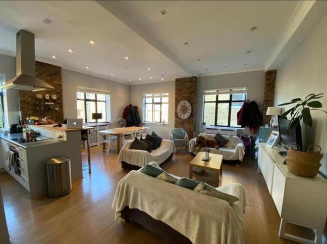 Double room in spacious flat, incl gym and pool Main Photo