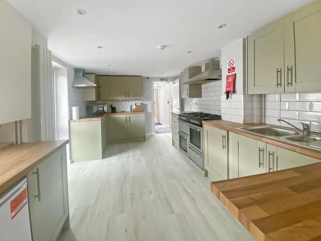 Tennyson Avenue, college & hospital area rooms Main Photo