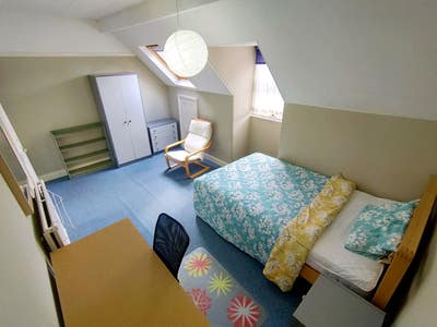 Large rooms. Good commuting route to work / uni Main Photo