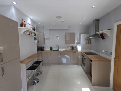 Modern spacious Apartment located in Pontcanna  Main Photo