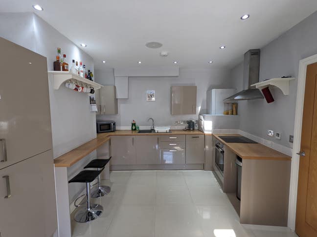 Modern spacious Apartment located in Pontcanna  Main Photo